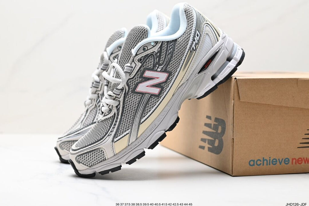 NB 740 Gris Creme metallic